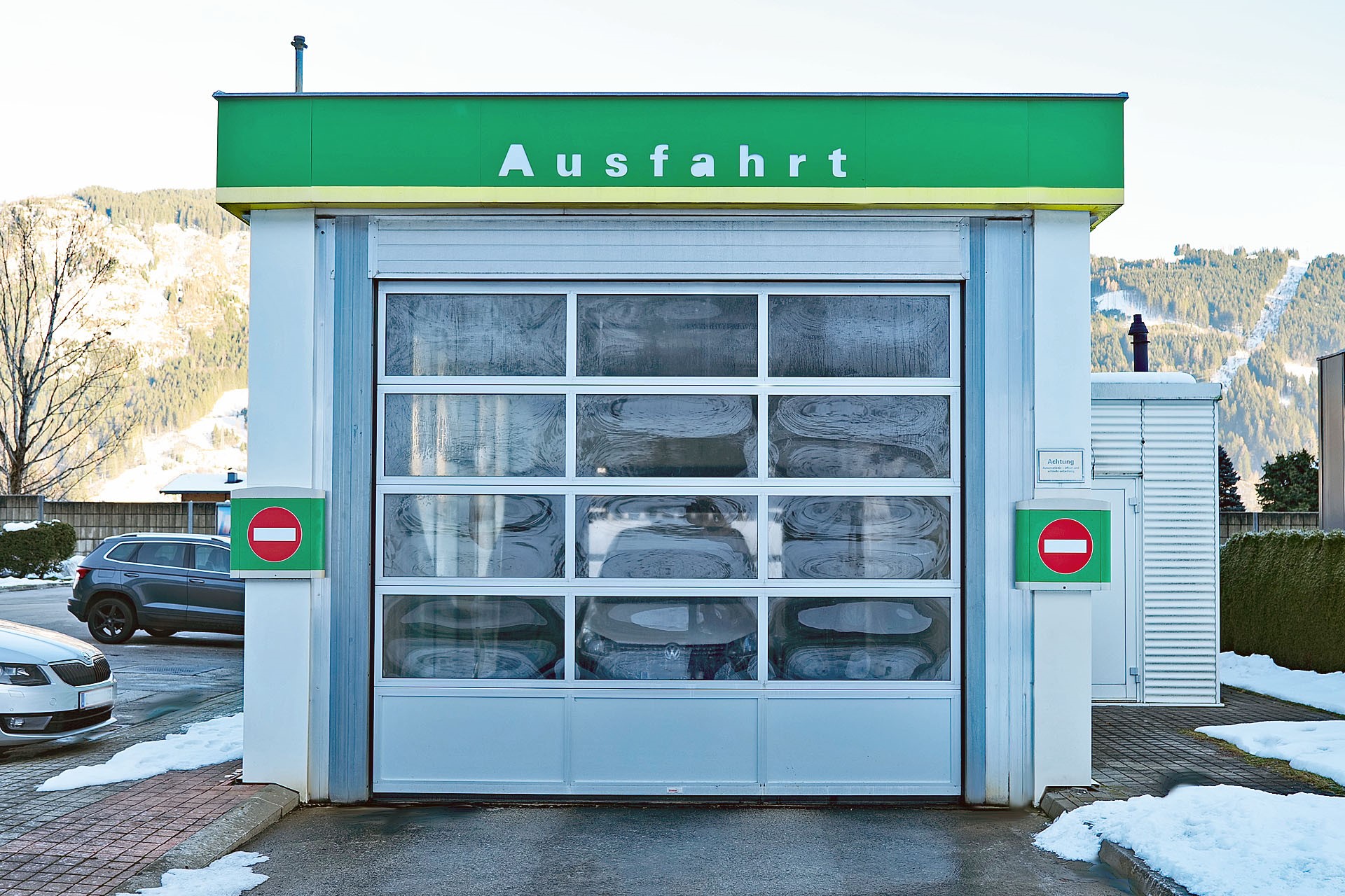 Das Unternehmen CH Tortechnik installiert und wartet Industrietore für Tankstellen und Waschstraßen in Österreich